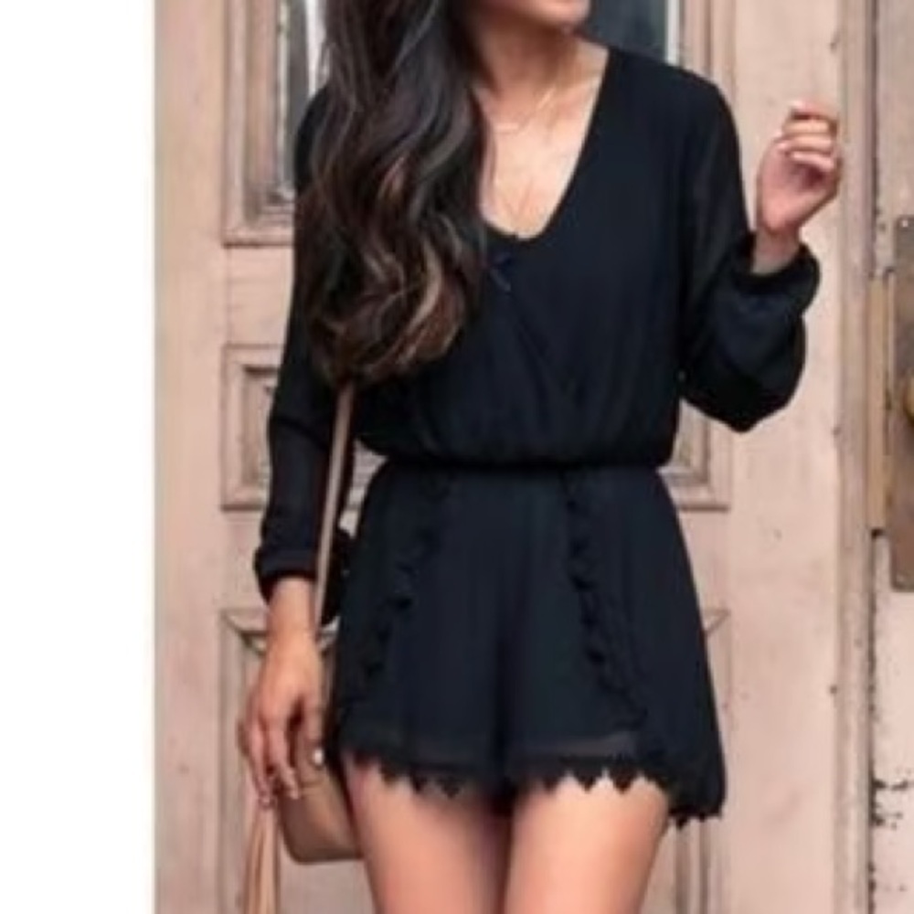 Astr Women’s Black Long Sleeve Romper Size S‎